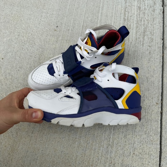 Men’s white Nike Huaraches shoes - Picture 2 of 8